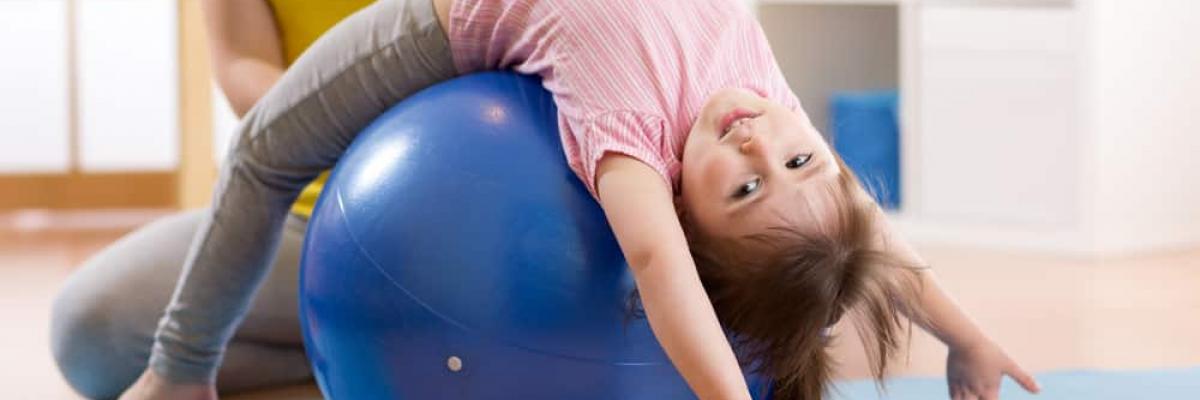 Método Pilates para el tratamiento de la escoliosis infantil - FisioClinics La Moraleja
